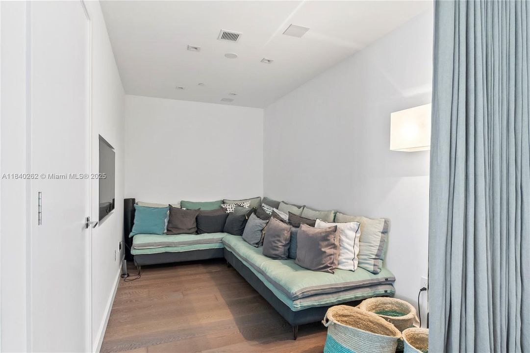 Activo con contrato: $5,000,000 (2 camas, 3 baños, 1703 Pies cuadrados)