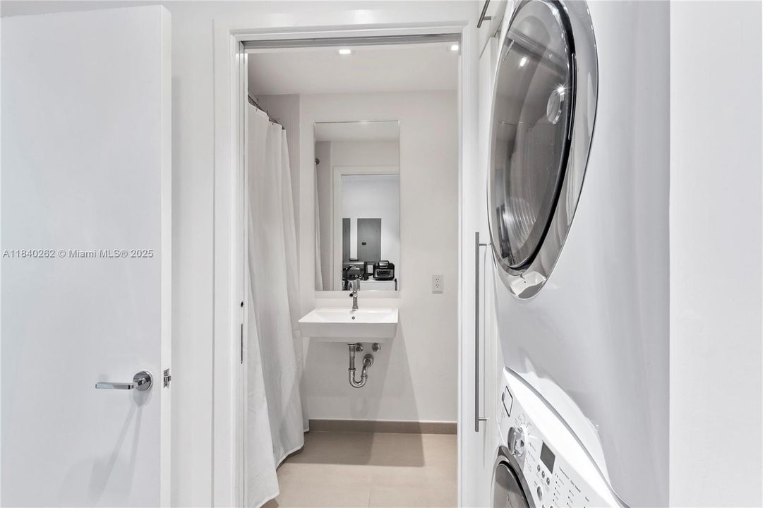 Activo con contrato: $5,000,000 (2 camas, 3 baños, 1703 Pies cuadrados)