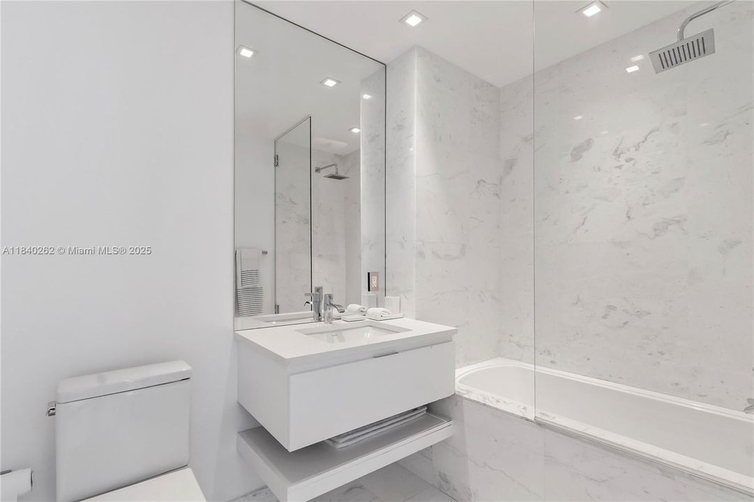 Activo con contrato: $5,000,000 (2 camas, 3 baños, 1703 Pies cuadrados)