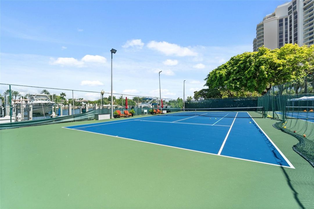 最近售出: $285,000 (0 贝兹, 1 浴室, 570 平方英尺)