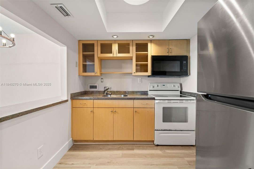 最近售出: $285,000 (0 贝兹, 1 浴室, 570 平方英尺)