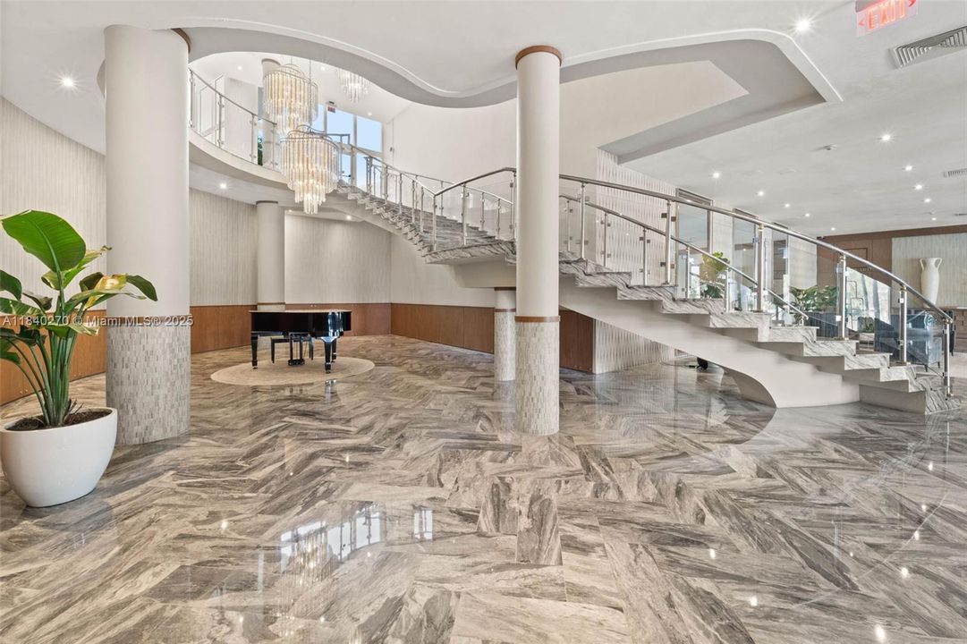 最近售出: $285,000 (0 贝兹, 1 浴室, 570 平方英尺)