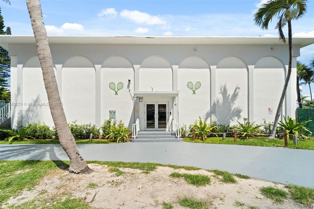 最近售出: $285,000 (0 贝兹, 1 浴室, 570 平方英尺)