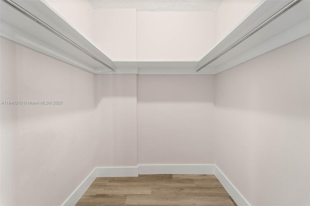 最近售出: $285,000 (0 贝兹, 1 浴室, 570 平方英尺)