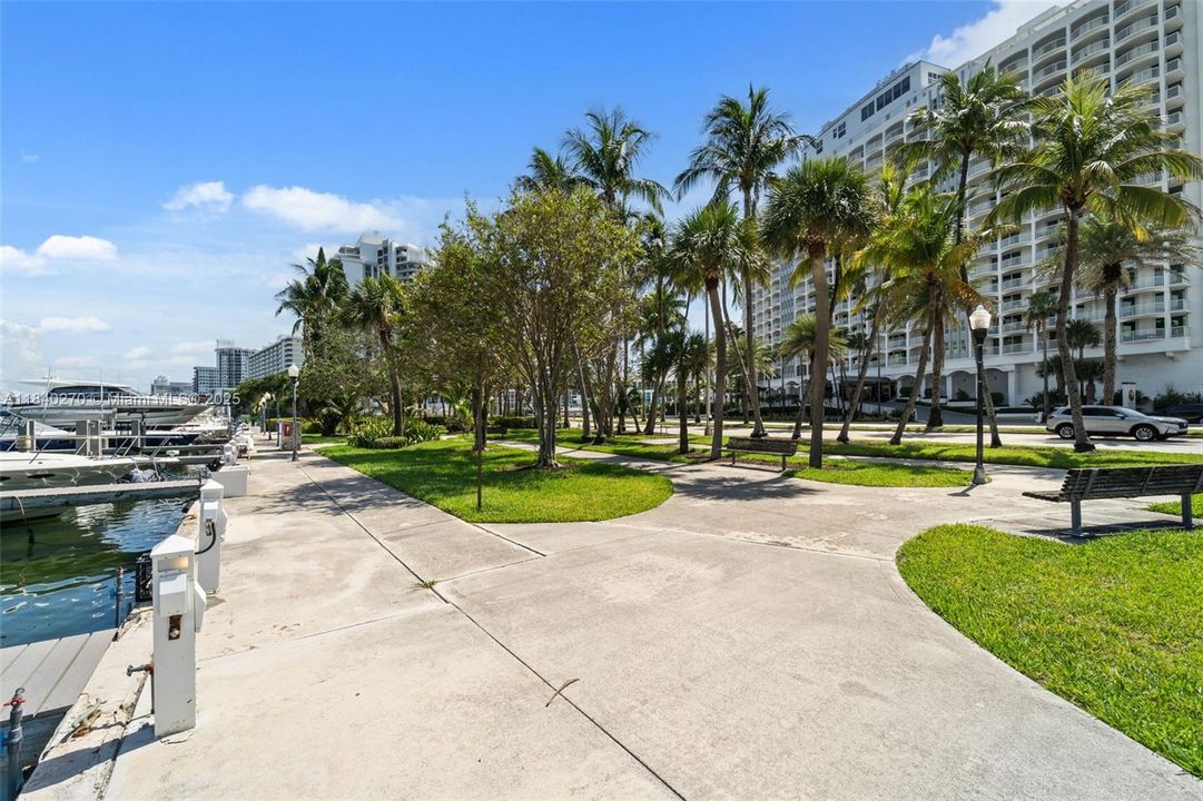 最近售出: $285,000 (0 贝兹, 1 浴室, 570 平方英尺)