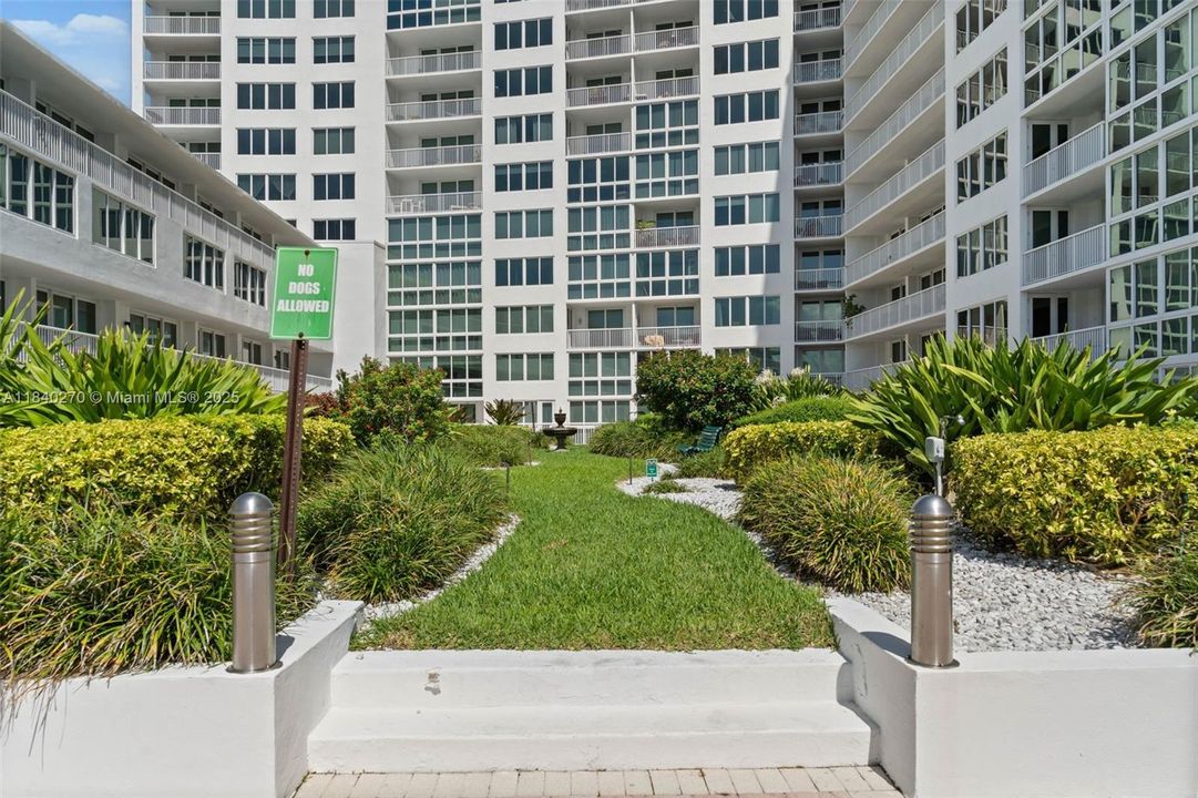 最近售出: $285,000 (0 贝兹, 1 浴室, 570 平方英尺)