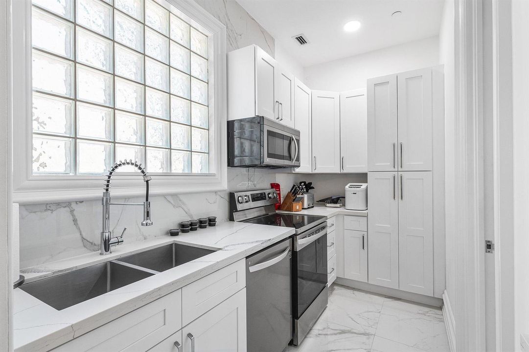 084-319MiznerLakeEstatesDrive-BocaRaton-