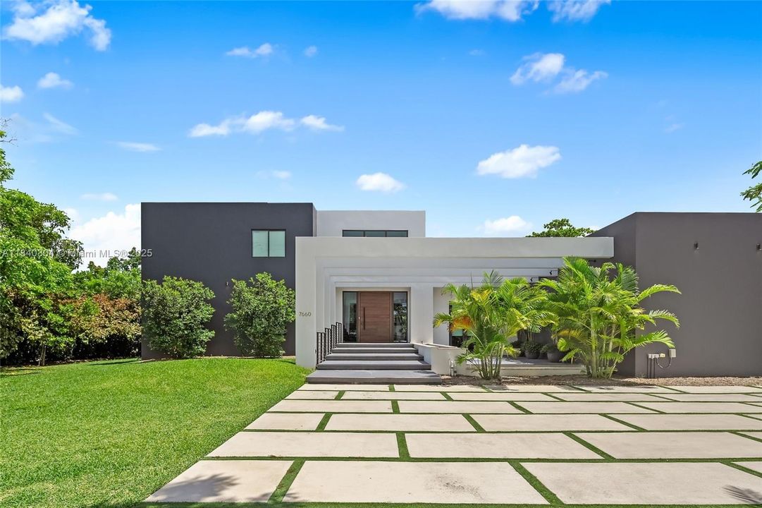 最近租的: $30,000 (6 贝兹, 8 浴室, 5694 平方英尺)