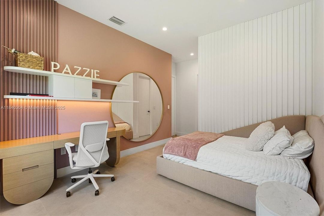 最近租的: $30,000 (6 贝兹, 8 浴室, 5694 平方英尺)