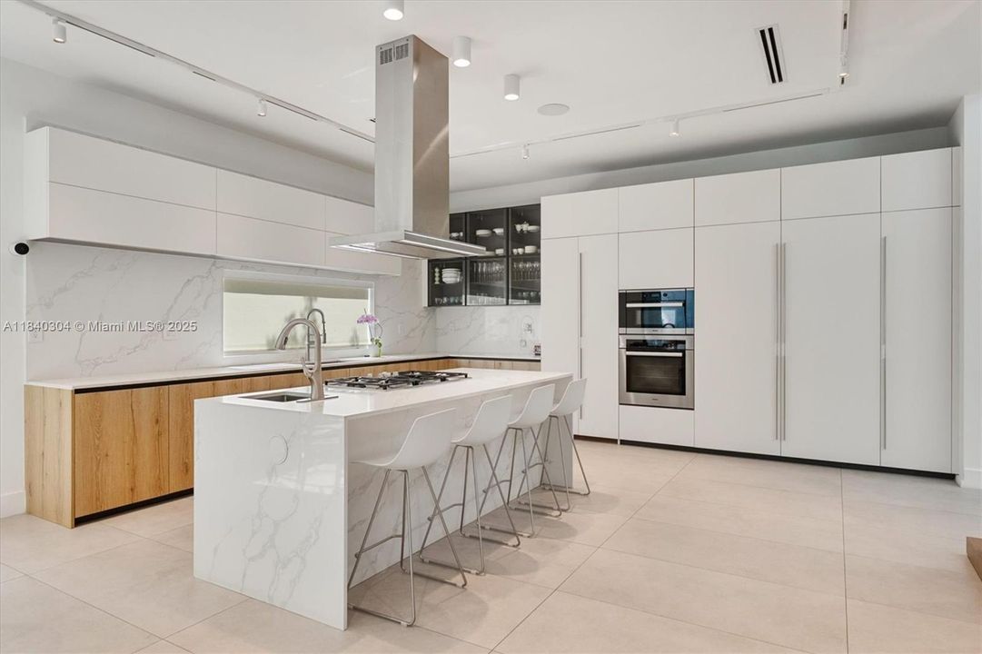 最近租的: $30,000 (6 贝兹, 8 浴室, 5694 平方英尺)