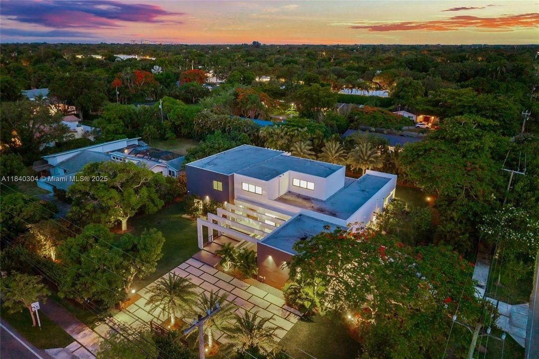 最近租的: $30,000 (6 贝兹, 8 浴室, 5694 平方英尺)