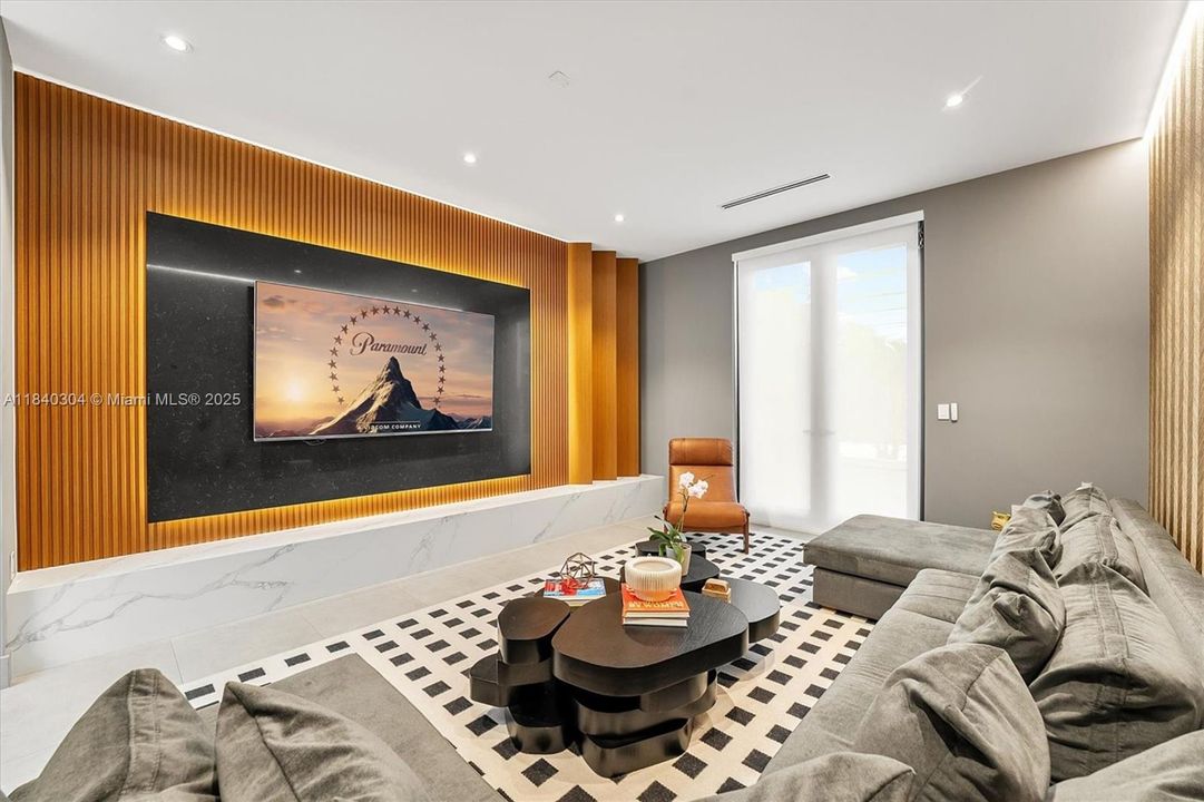 最近租的: $30,000 (6 贝兹, 8 浴室, 5694 平方英尺)