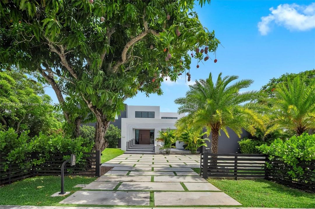 最近租的: $30,000 (6 贝兹, 8 浴室, 5694 平方英尺)