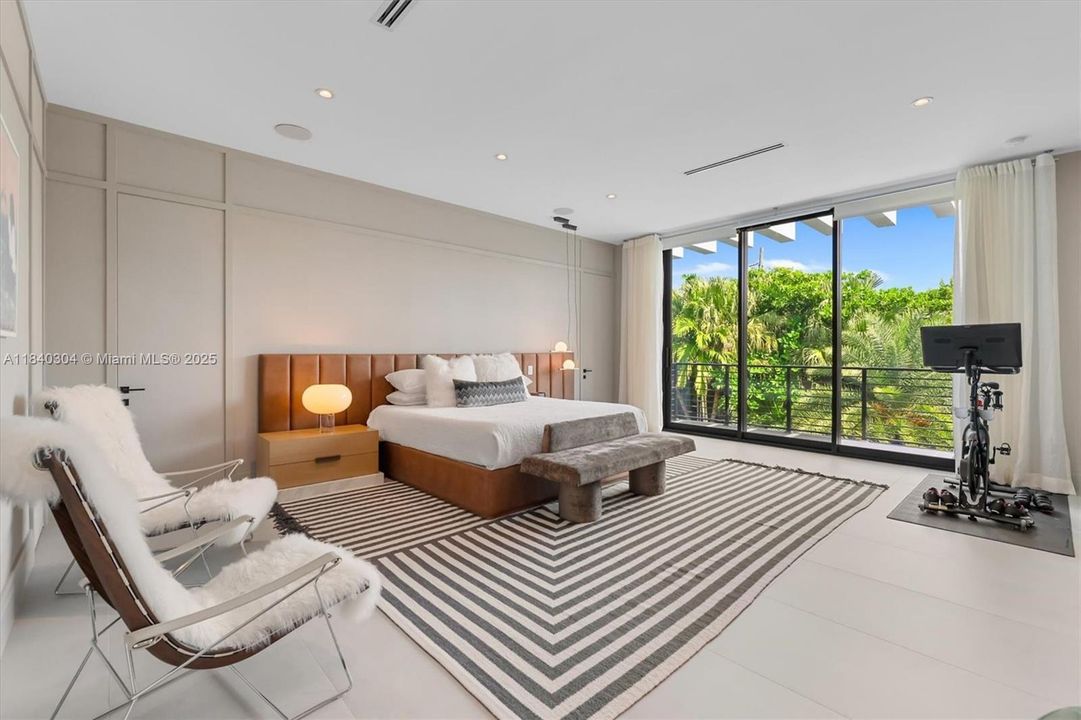 最近租的: $30,000 (6 贝兹, 8 浴室, 5694 平方英尺)