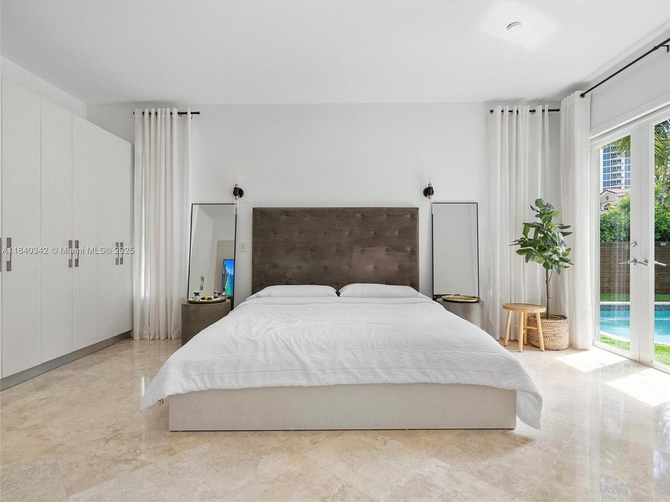 Recently Rented: $12,000 (6 beds, 4 baths, 3335 Square Feet)