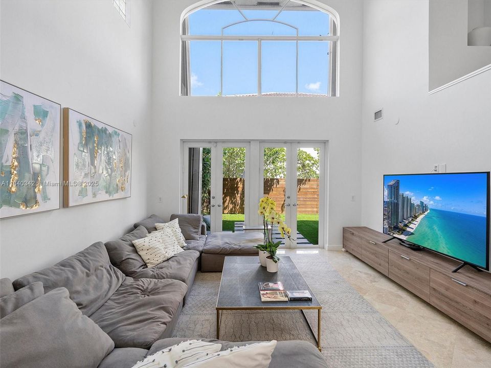 Recently Rented: $12,000 (6 beds, 4 baths, 3335 Square Feet)