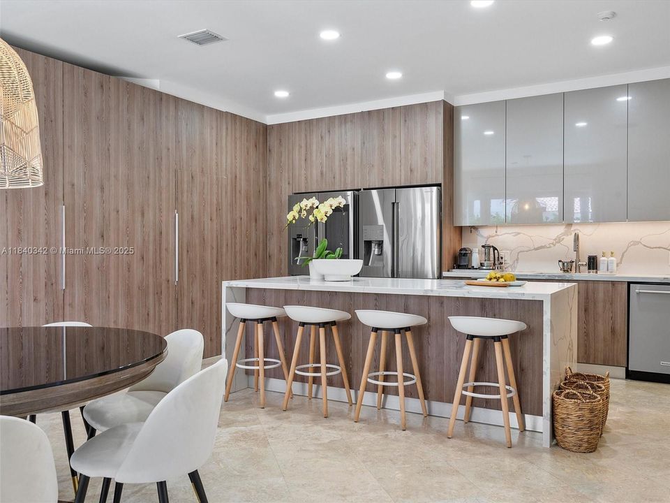 Recently Rented: $12,000 (6 beds, 4 baths, 3335 Square Feet)