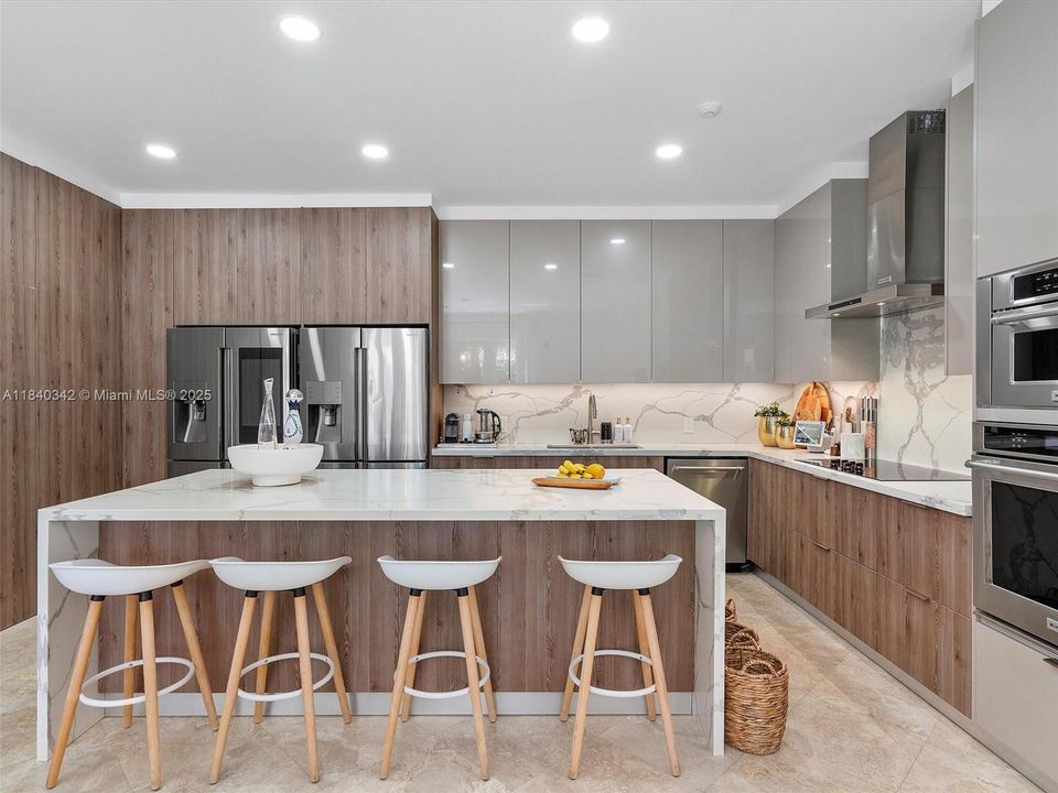 Recently Rented: $12,000 (6 beds, 4 baths, 3335 Square Feet)