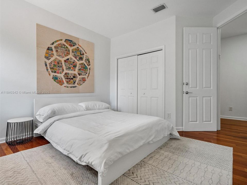 Recently Rented: $12,000 (6 beds, 4 baths, 3335 Square Feet)