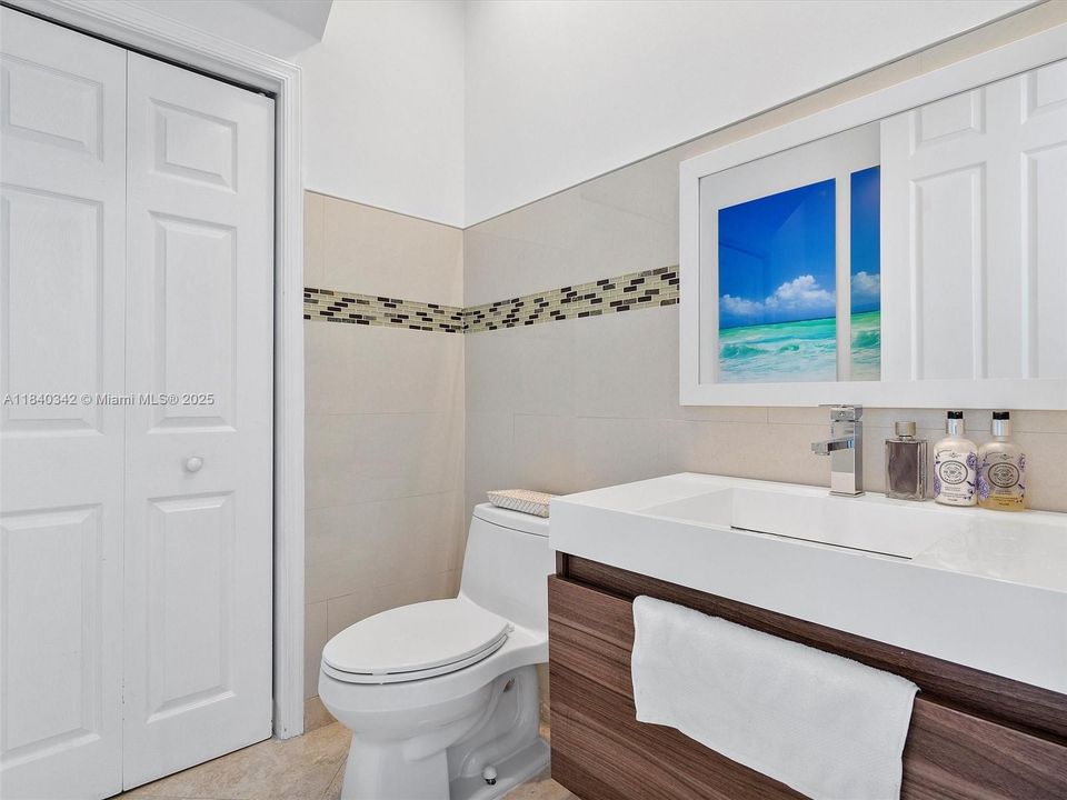 Recently Rented: $12,000 (6 beds, 4 baths, 3335 Square Feet)