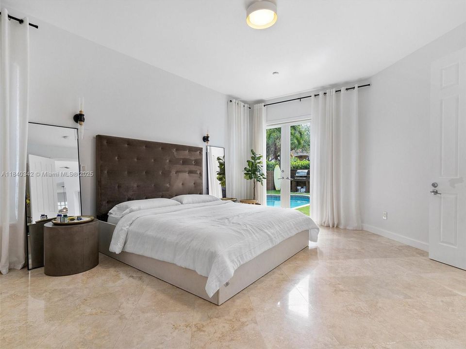 Recently Rented: $12,000 (6 beds, 4 baths, 3335 Square Feet)