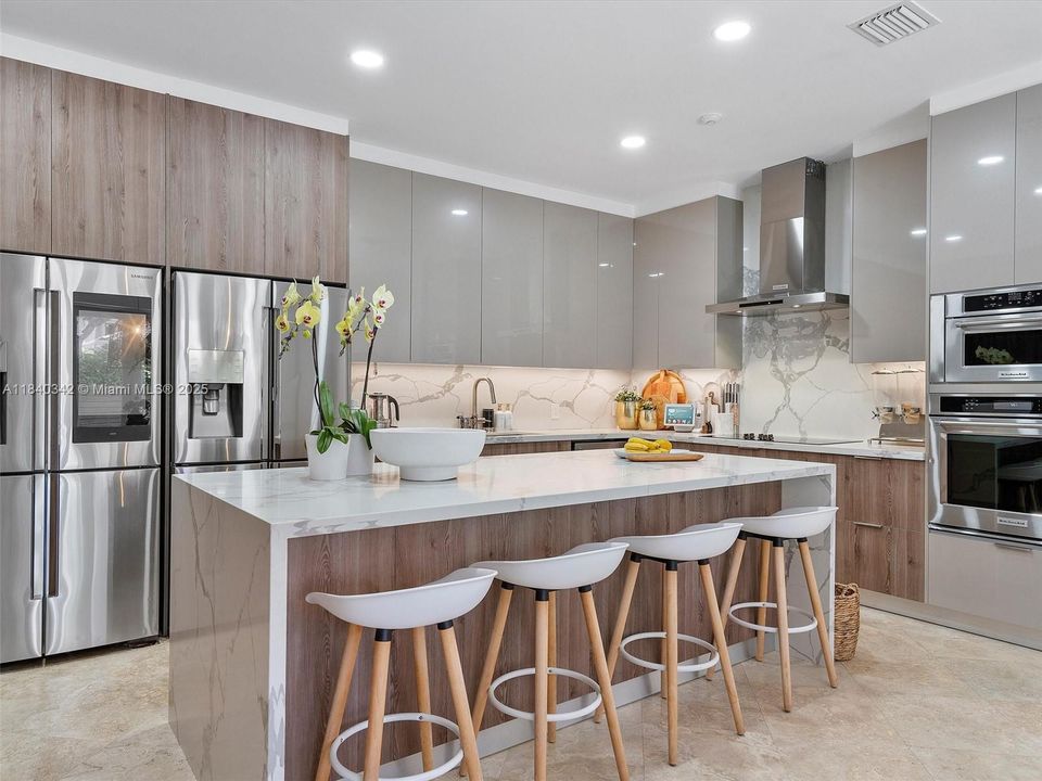 Recently Rented: $12,000 (6 beds, 4 baths, 3335 Square Feet)