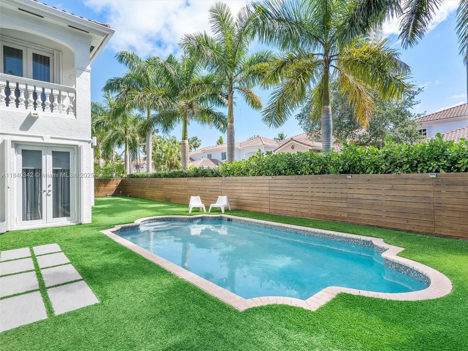 Recently Rented: $12,000 (6 beds, 4 baths, 3335 Square Feet)