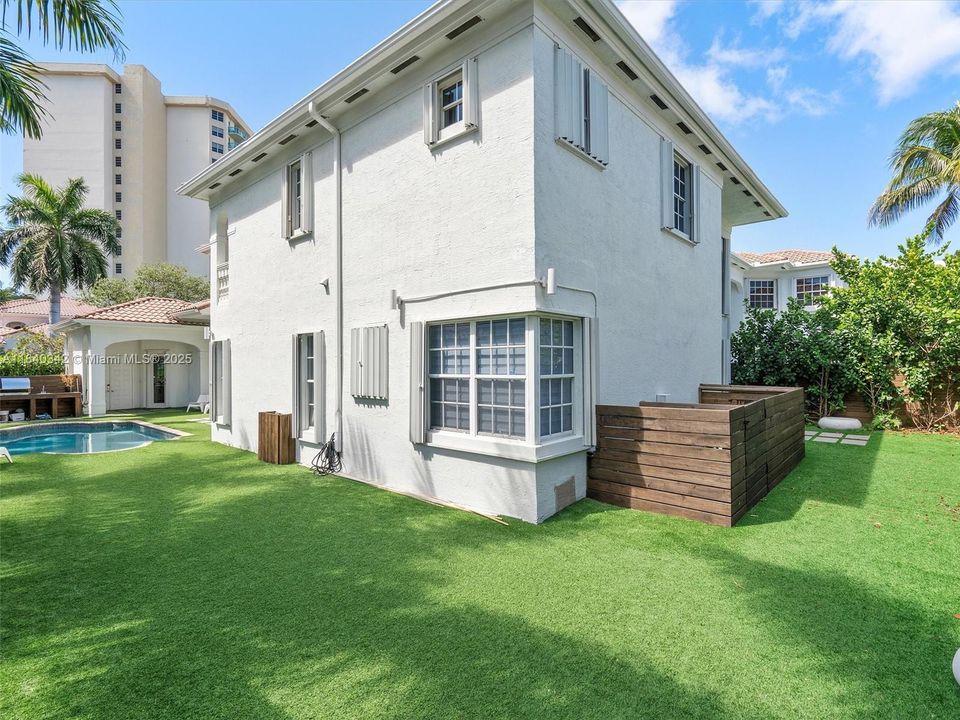 Recently Rented: $12,000 (6 beds, 4 baths, 3335 Square Feet)