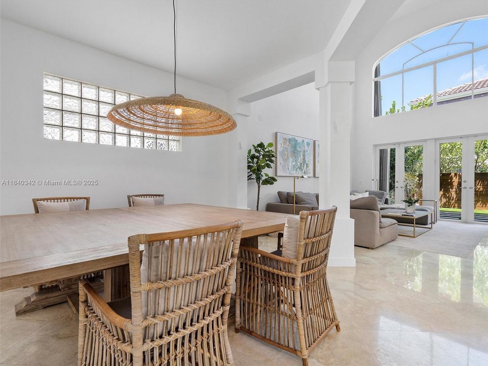 Recently Rented: $12,000 (6 beds, 4 baths, 3335 Square Feet)