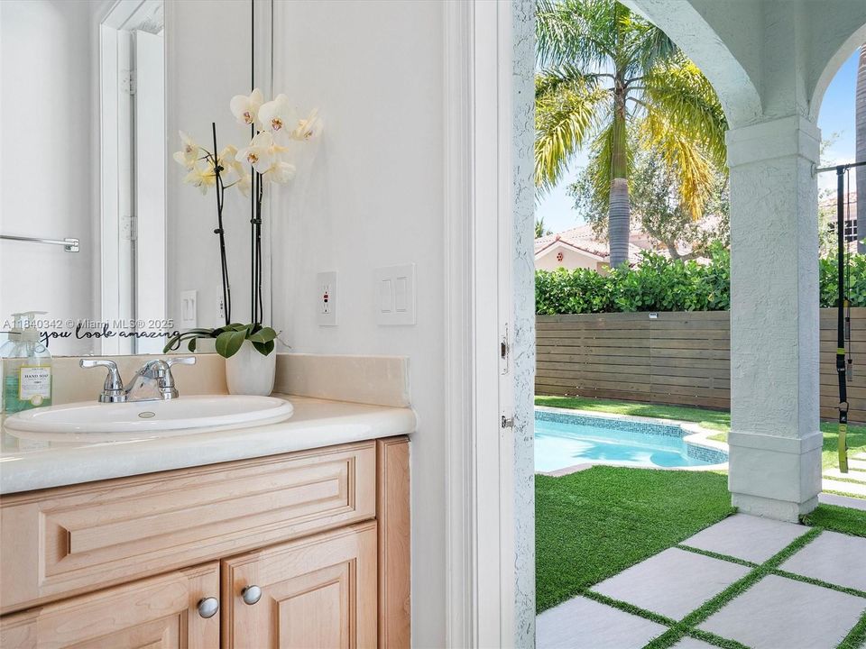 Recently Rented: $12,000 (6 beds, 4 baths, 3335 Square Feet)