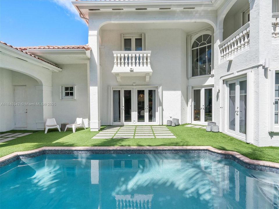 Recently Rented: $12,000 (6 beds, 4 baths, 3335 Square Feet)