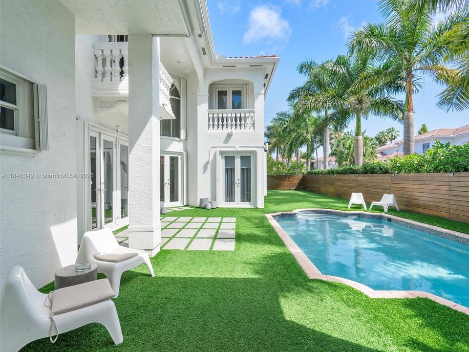 Recently Rented: $12,000 (6 beds, 4 baths, 3335 Square Feet)