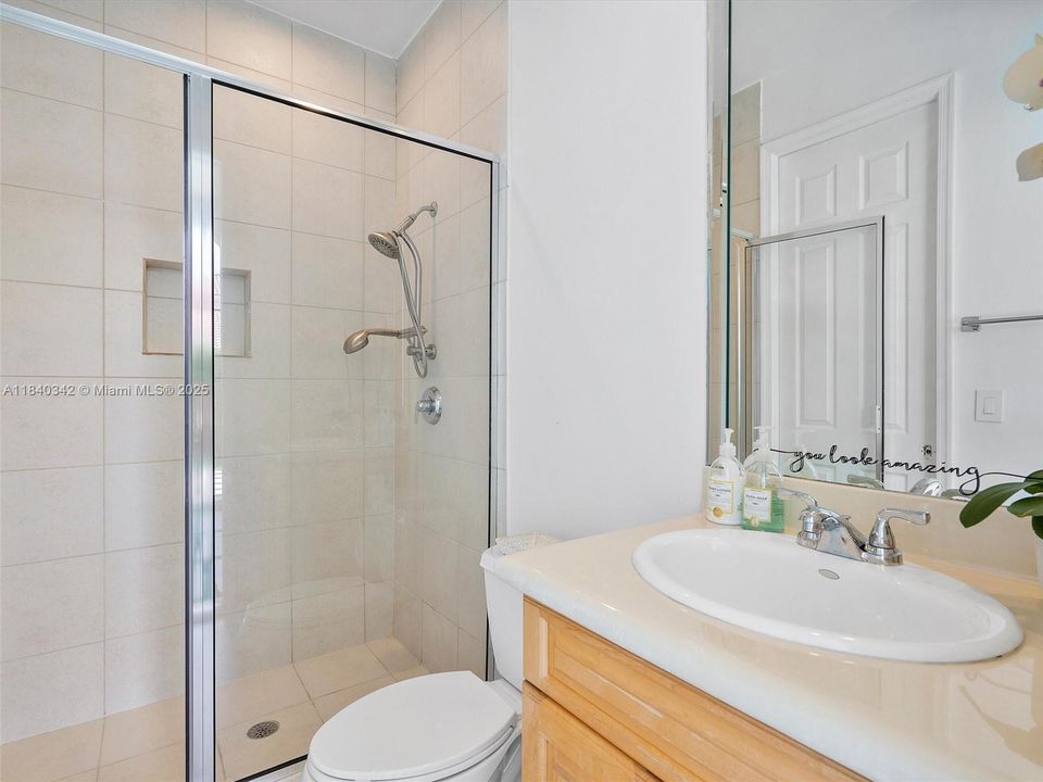 Recently Rented: $12,000 (6 beds, 4 baths, 3335 Square Feet)