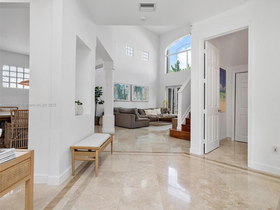 Recently Rented: $12,000 (6 beds, 4 baths, 3335 Square Feet)