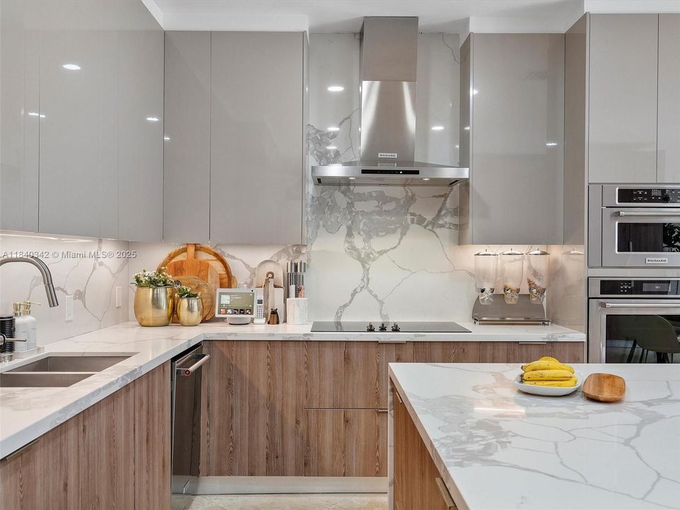 Recently Rented: $12,000 (6 beds, 4 baths, 3335 Square Feet)