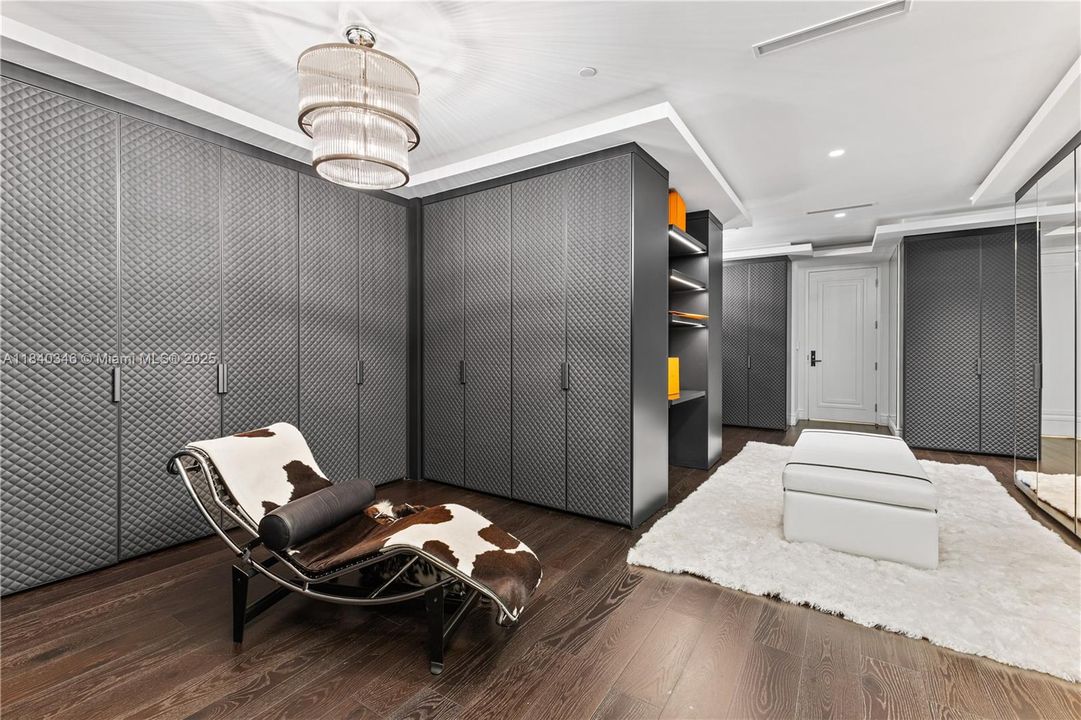 For Sale: $25,000,000 (6 beds, 9 baths, 7652 Square Feet)