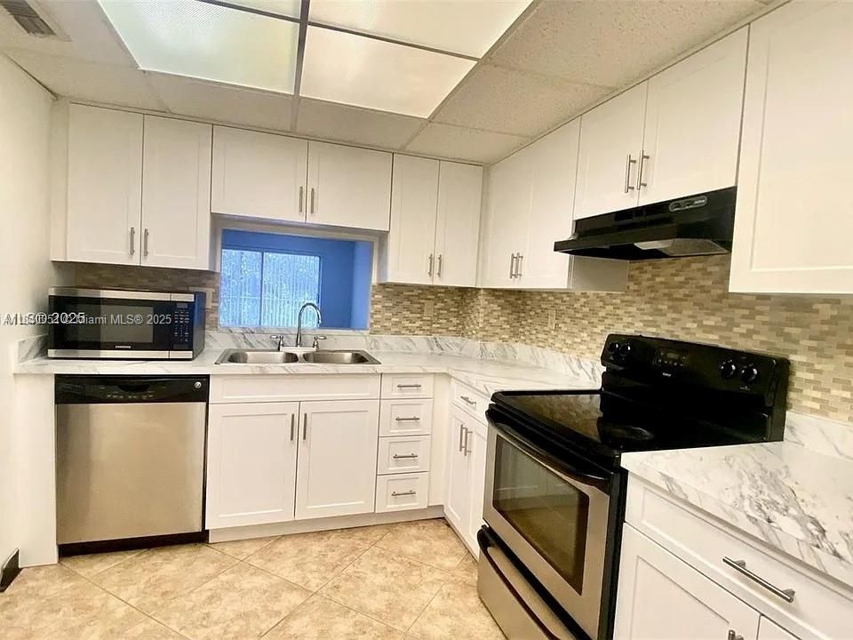 Недавно арендовано: $1,699 (2 спален, 2 ванн, 990 Квадратных фут)