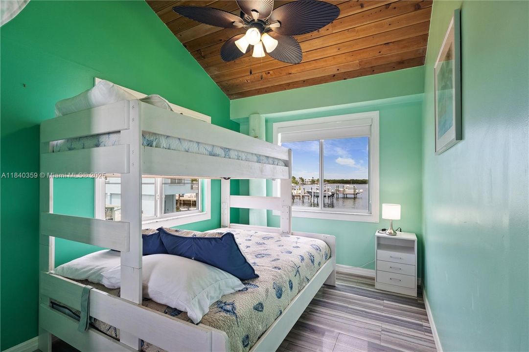 最近售出: $1,500,000 (2 贝兹, 2 浴室, 1000 平方英尺)