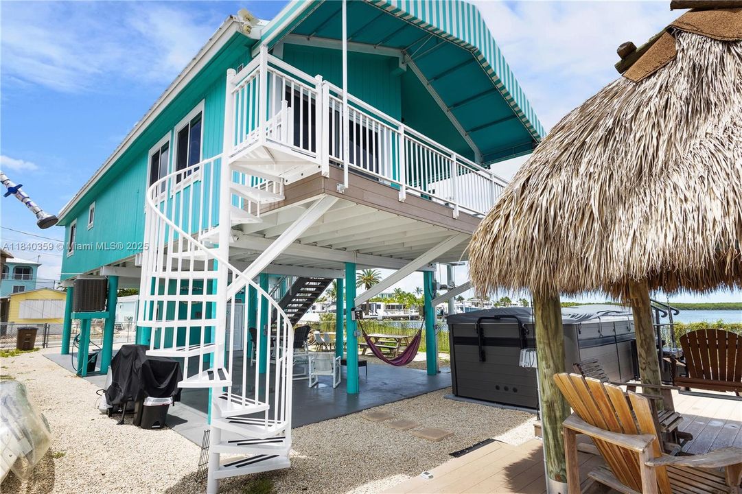 最近售出: $1,500,000 (2 贝兹, 2 浴室, 1000 平方英尺)