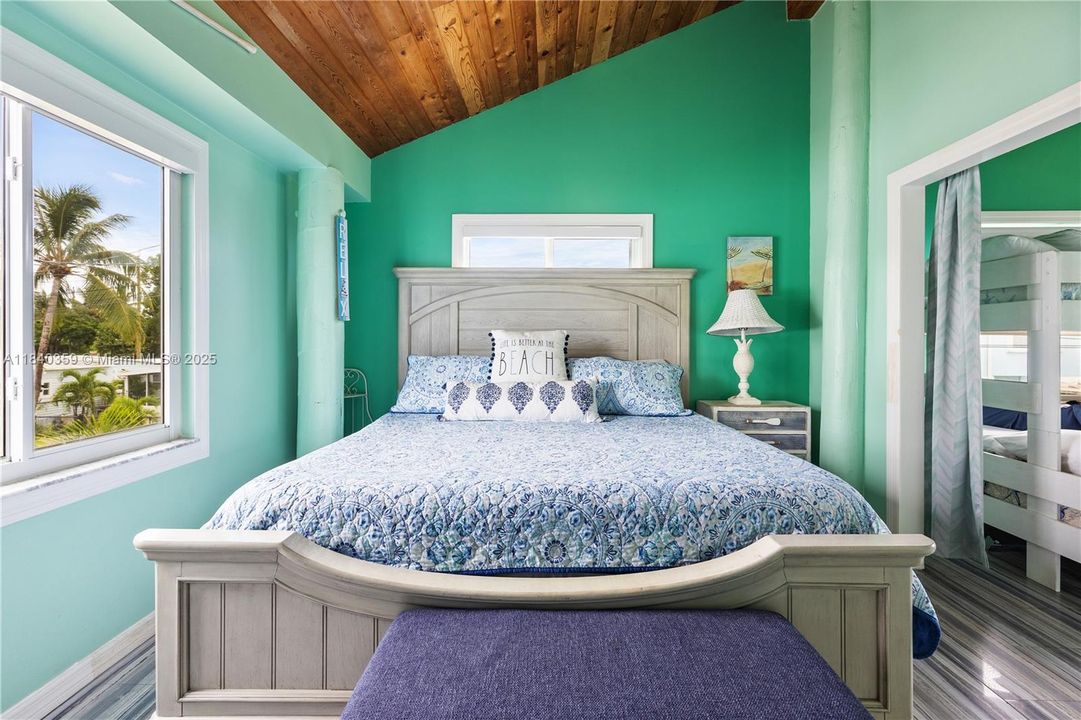 最近售出: $1,500,000 (2 贝兹, 2 浴室, 1000 平方英尺)