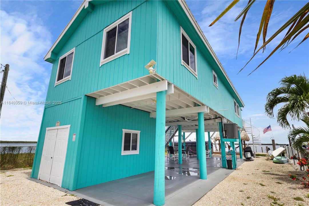 最近售出: $1,500,000 (2 贝兹, 2 浴室, 1000 平方英尺)