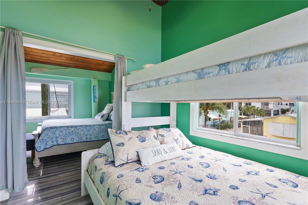 最近售出: $1,500,000 (2 贝兹, 2 浴室, 1000 平方英尺)