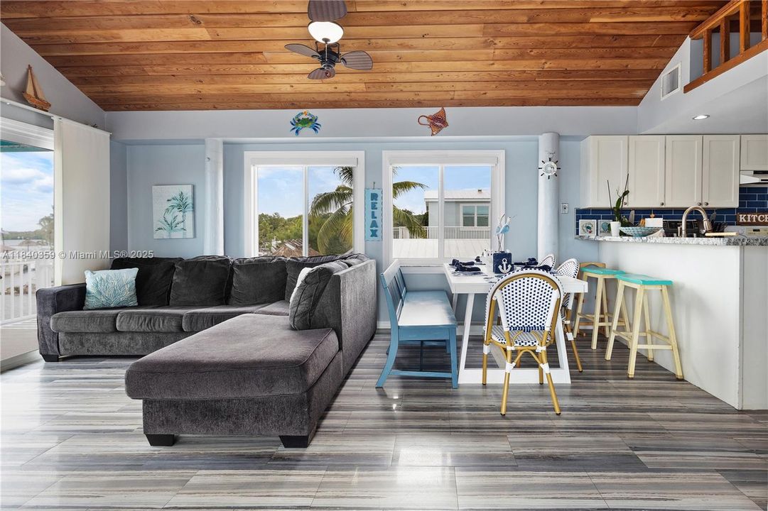 最近售出: $1,500,000 (2 贝兹, 2 浴室, 1000 平方英尺)