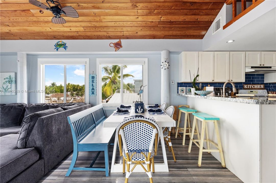 最近售出: $1,500,000 (2 贝兹, 2 浴室, 1000 平方英尺)