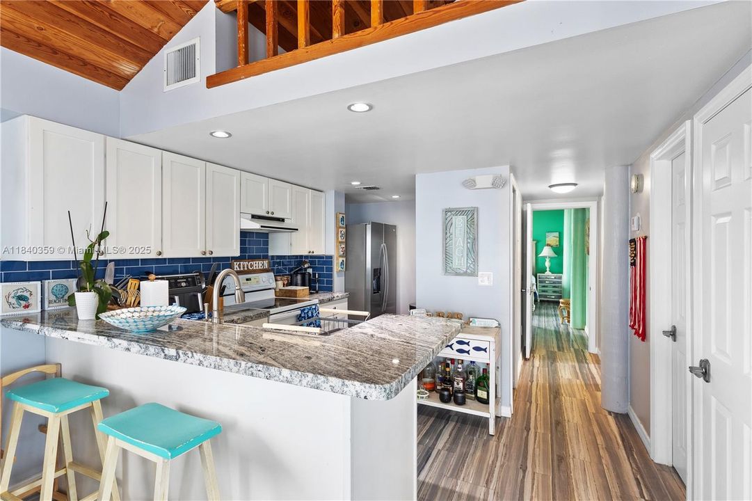 最近售出: $1,500,000 (2 贝兹, 2 浴室, 1000 平方英尺)