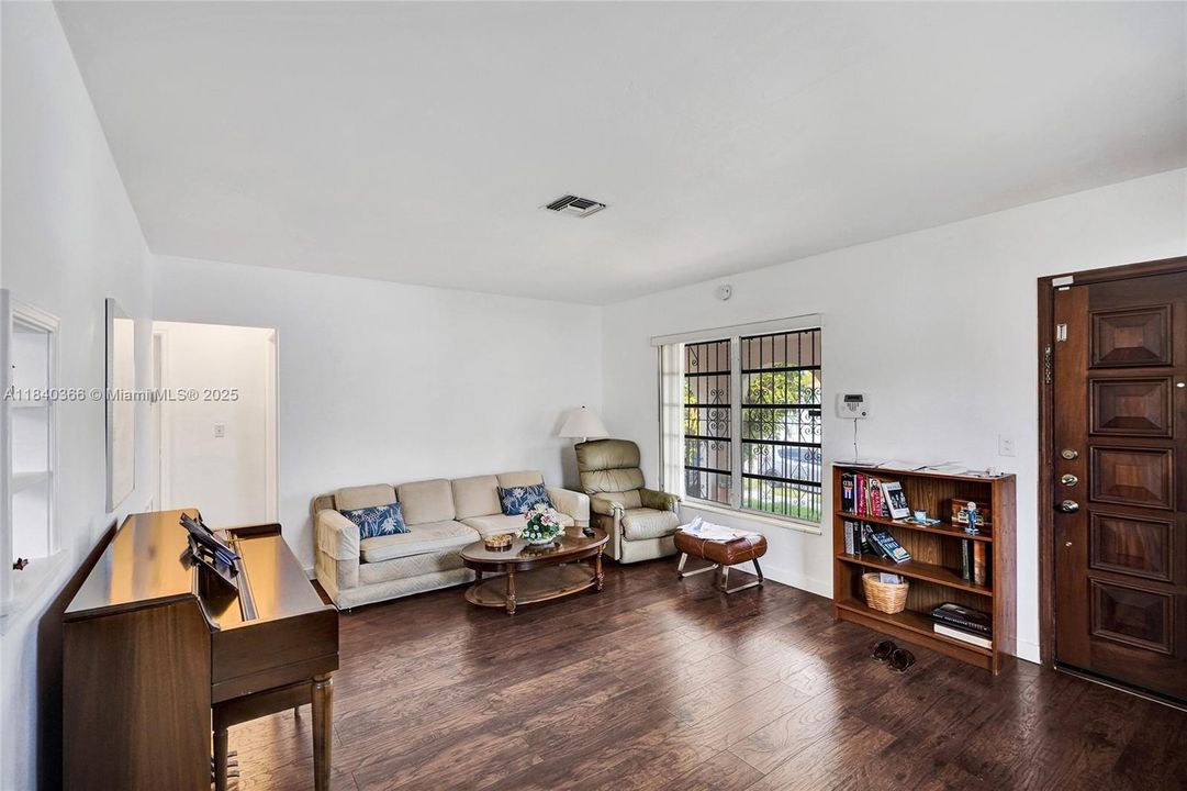 Vendido Recientemente: $475,000 (2 camas, 1 baños, 1150 Pies cuadrados)