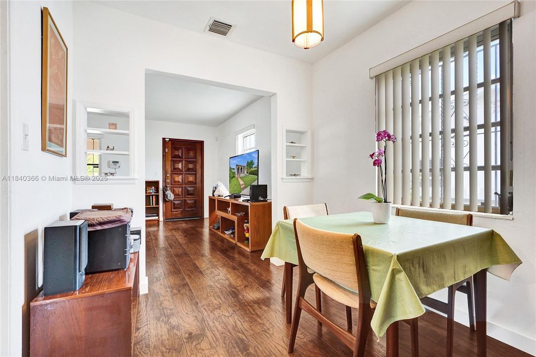 Vendido Recientemente: $475,000 (2 camas, 1 baños, 1150 Pies cuadrados)