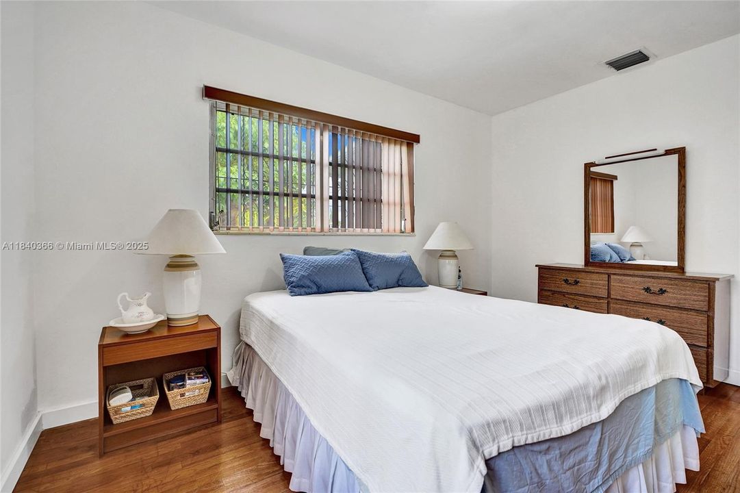 Vendido Recientemente: $475,000 (2 camas, 1 baños, 1150 Pies cuadrados)