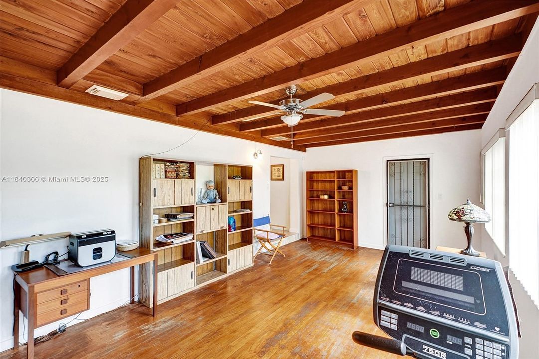 Vendido Recientemente: $475,000 (2 camas, 1 baños, 1150 Pies cuadrados)