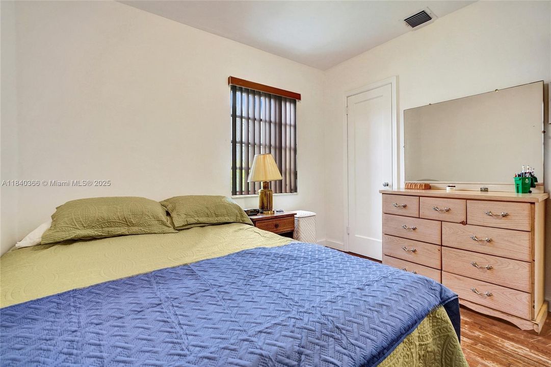 Vendido Recientemente: $475,000 (2 camas, 1 baños, 1150 Pies cuadrados)